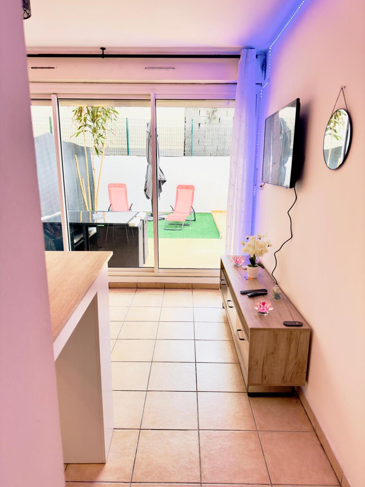 Le Petit Oasis Apartment Saint-Denis Bagian luar foto