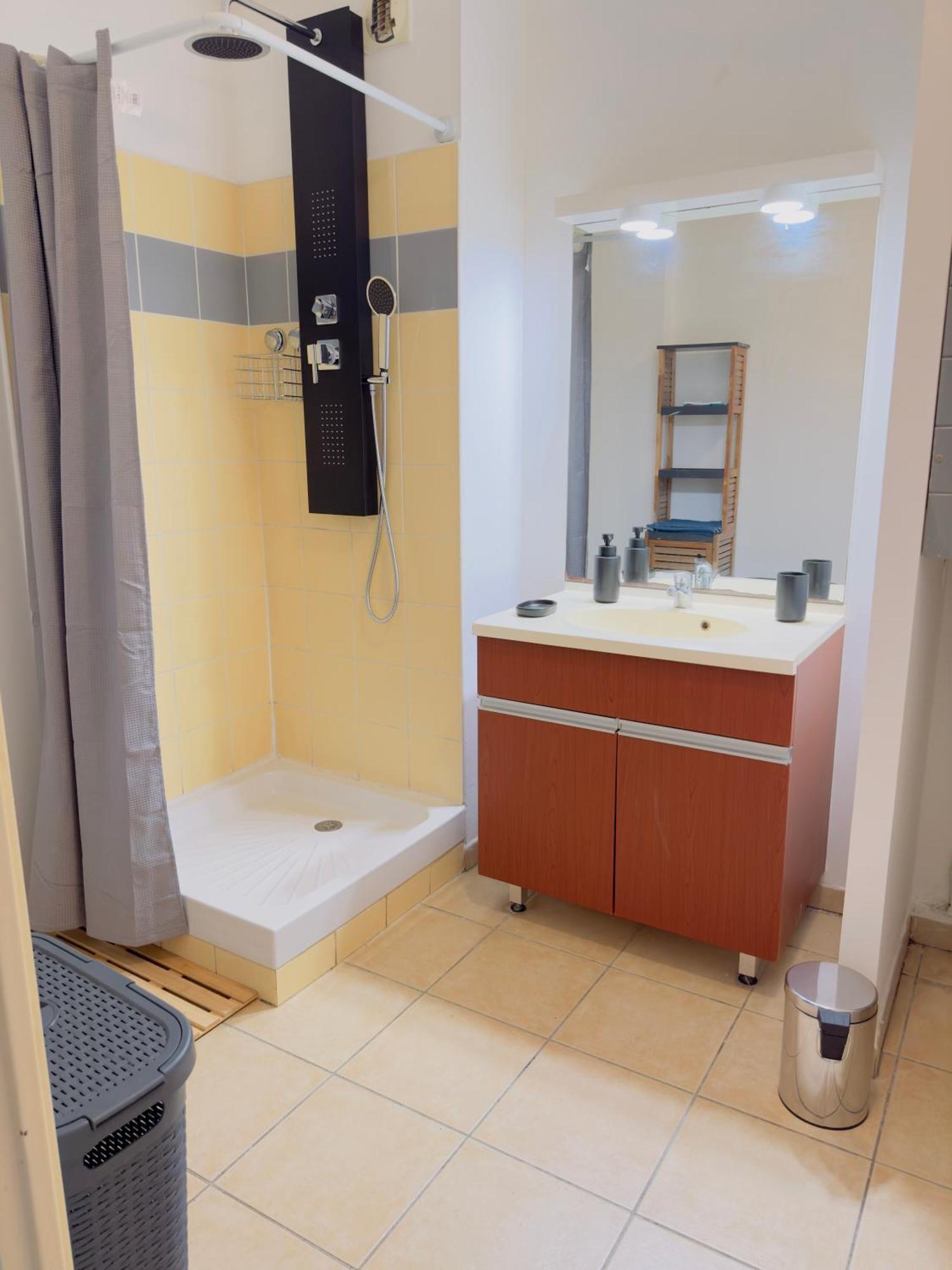 Le Petit Oasis Apartment Saint-Denis Bagian luar foto