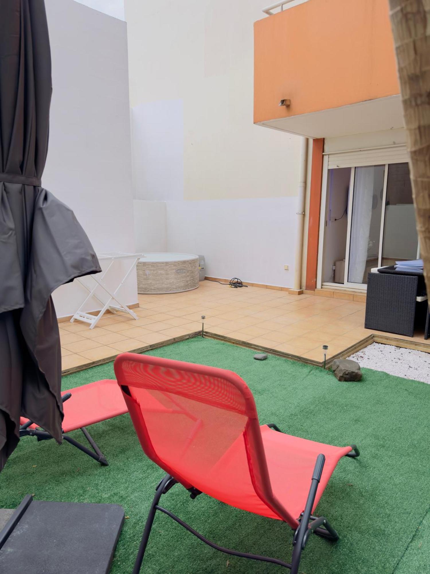 Le Petit Oasis Apartment Saint-Denis Bagian luar foto